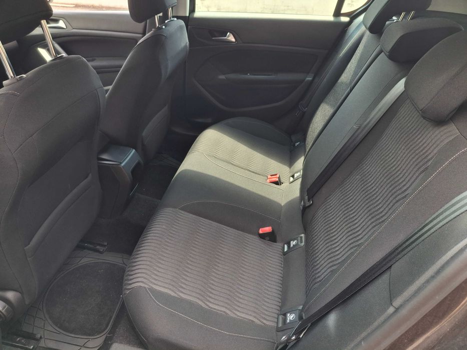 Peugeot 308 — fotografia 12