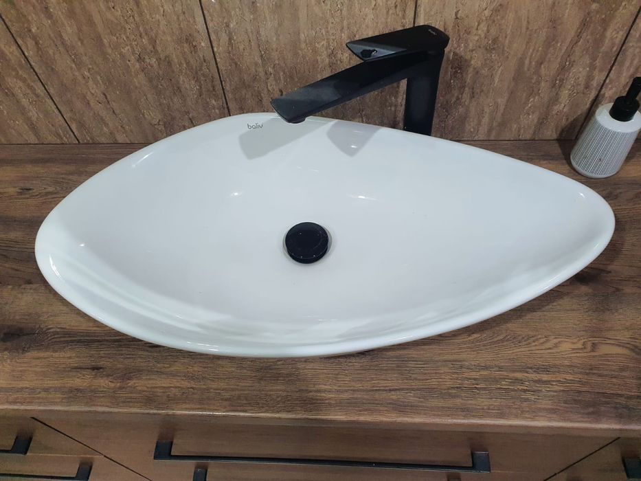 Umywalka wraz z baterią (komplet)