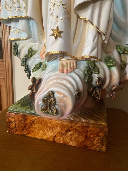 Estátua de Nossa Senhora de Fátima em Madeira – Peça Artesanal Única