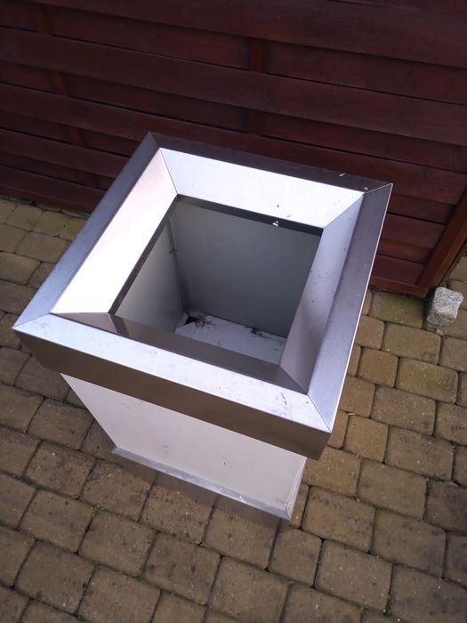 Kosz na śmieć że stali KO