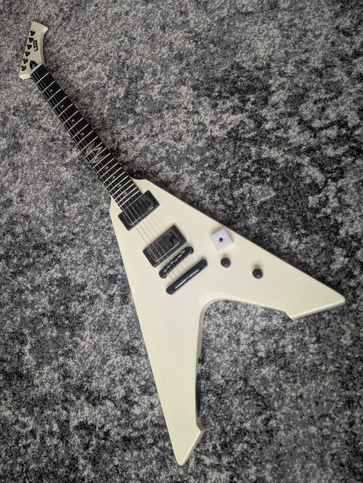 Электрогитара ESP LTD Vulture White (Made in Korea)