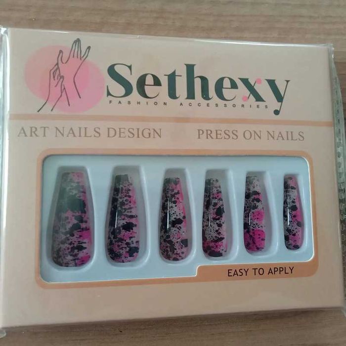 Sztuczne paznokcie ( 8 wzorów)