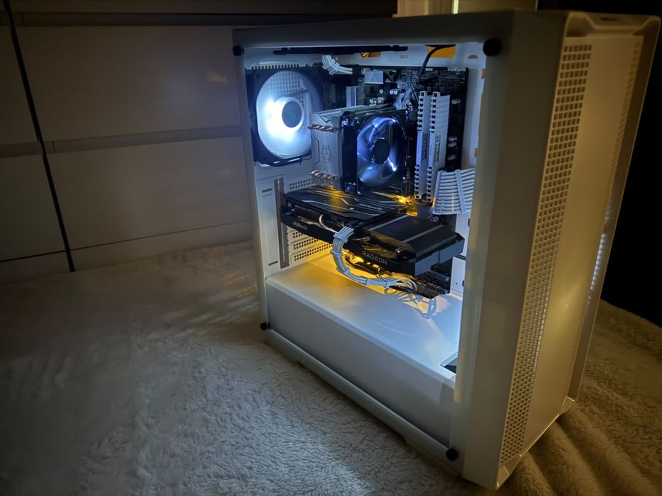 PC bialy RYZEN 5, RX6600 16GB RAM, 512 M2 NVME