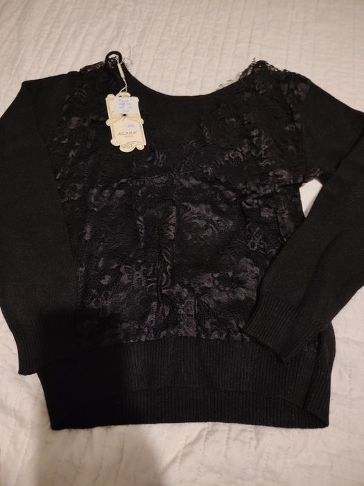 Sweterek czarny z koronką
