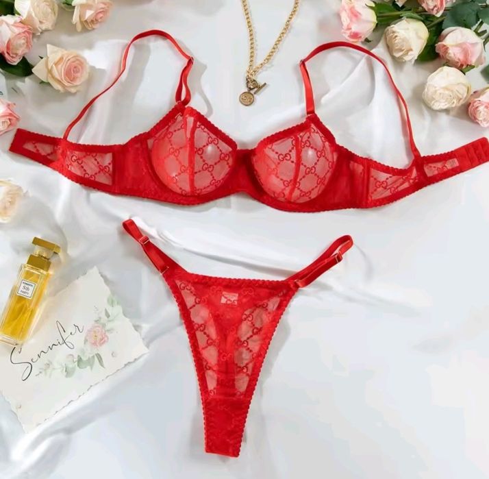 Комплект жіночої білизни.