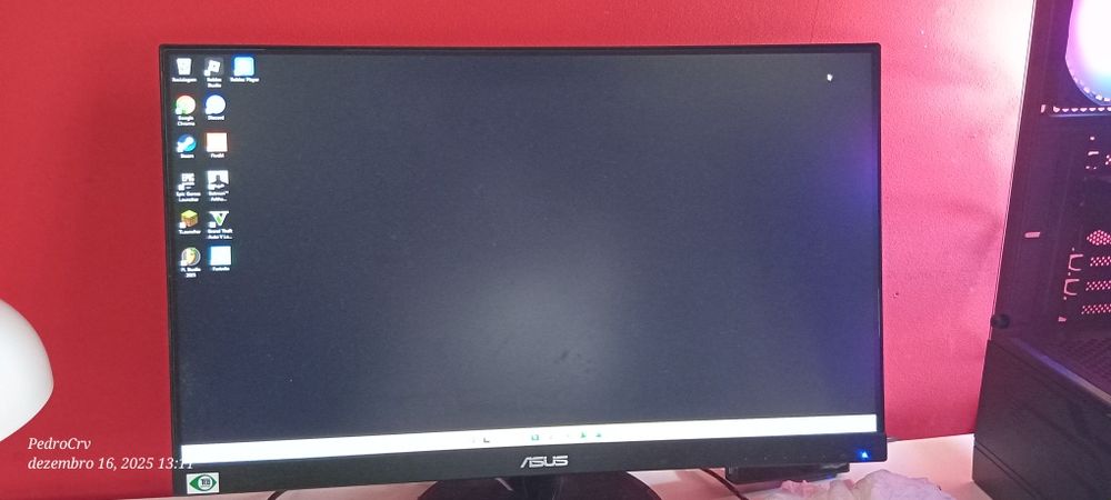 Teclado, rato e monitor