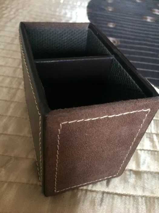 porta canetas para secretária em pele. novo