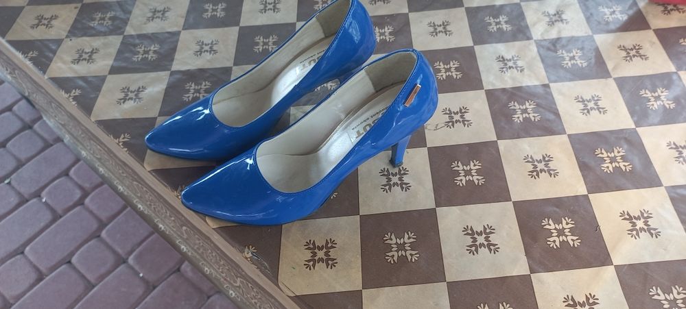Buty damskie M But 38