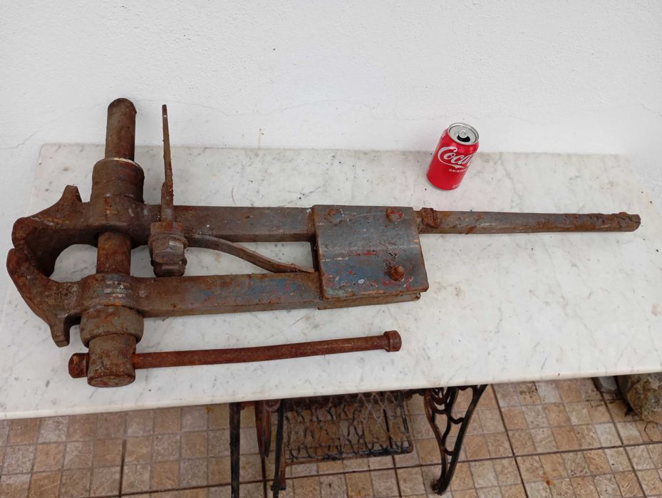 Torno Antigo de Ferreiro com Haste Enorme Raro Ferramenta Funcional