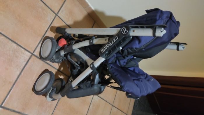 Vende-se Carrinho de Bebé Maxi Cosi com resguardo (NOVO PREÇO)