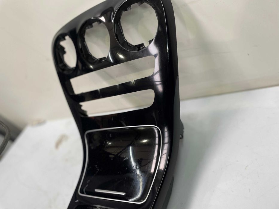Moldura da consola central Mercedes-Benz W205 (2017)