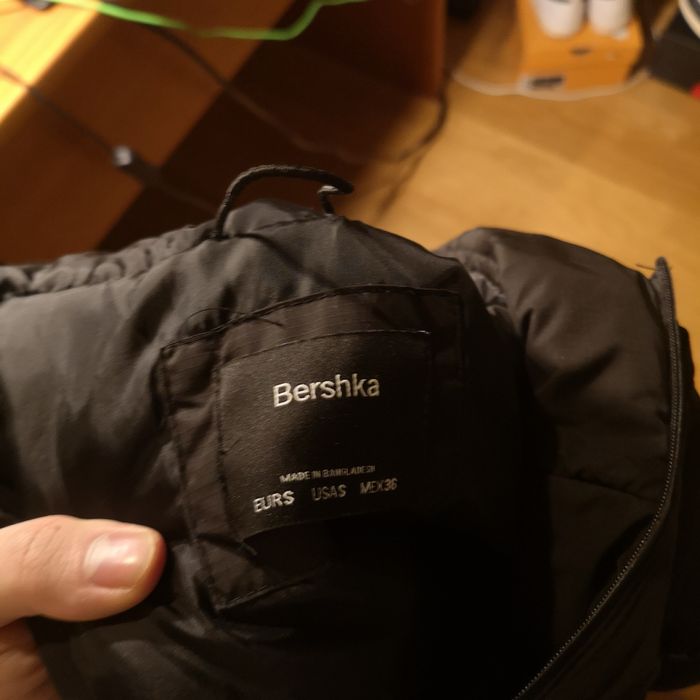 Casaco Bershka tecnológico