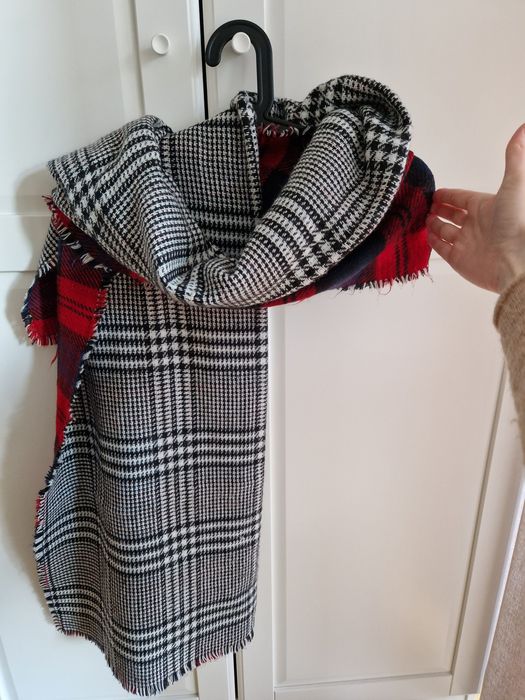 Dwustronny szalik Marie Lund szal w pepitke czarno-bialy