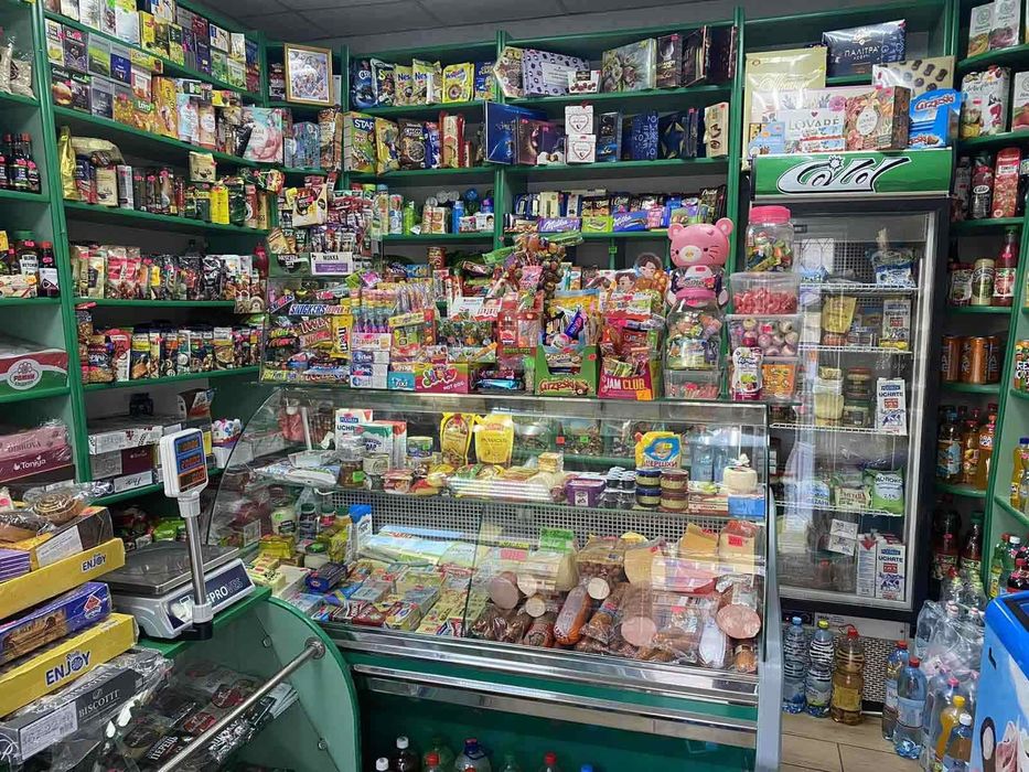 Продається  діючий магазин у центрі міста Золочів