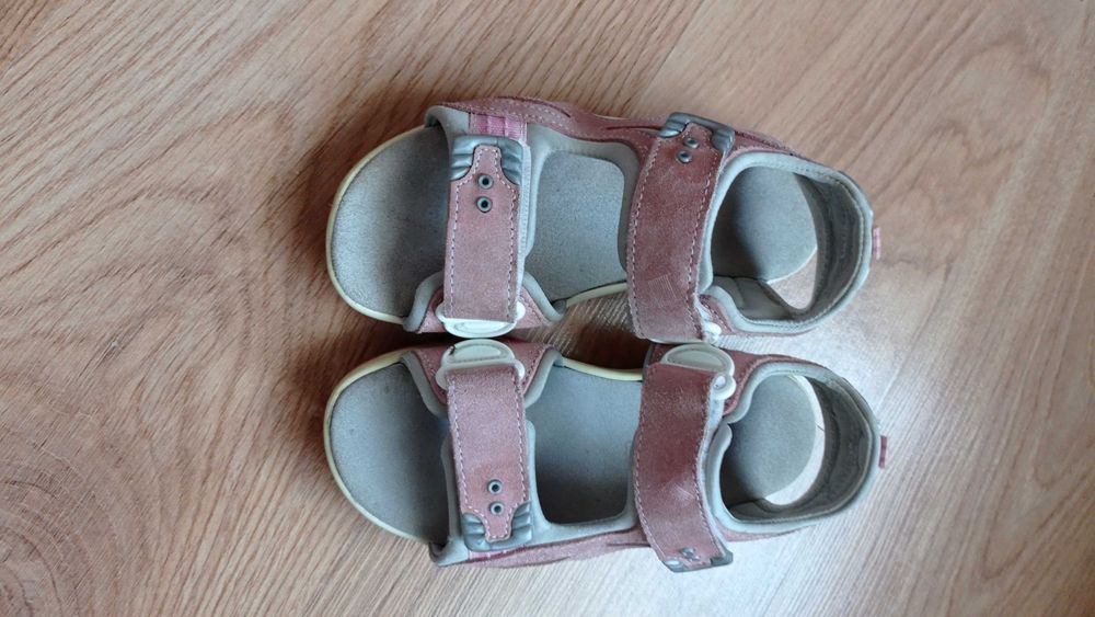 Босоніжки шкіряні