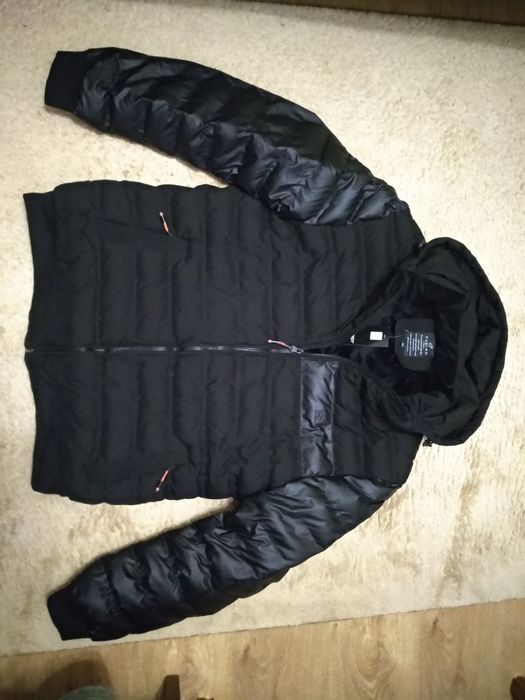 Куртка тёплая с капюшоном Новая