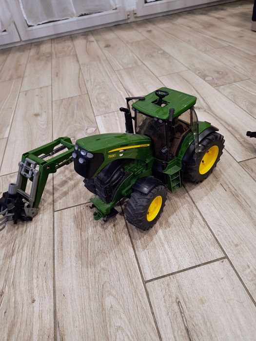 Zestaw Bruder traktor+chwytaki+przyczepy