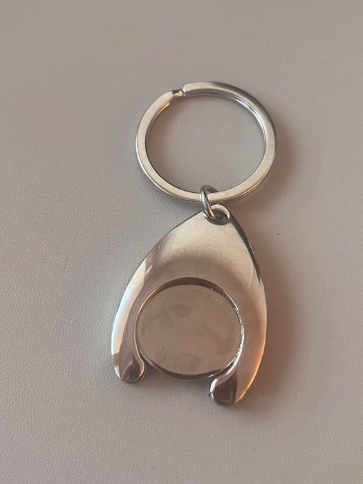 Brelok metalowy z żetonem do wózka srebrny