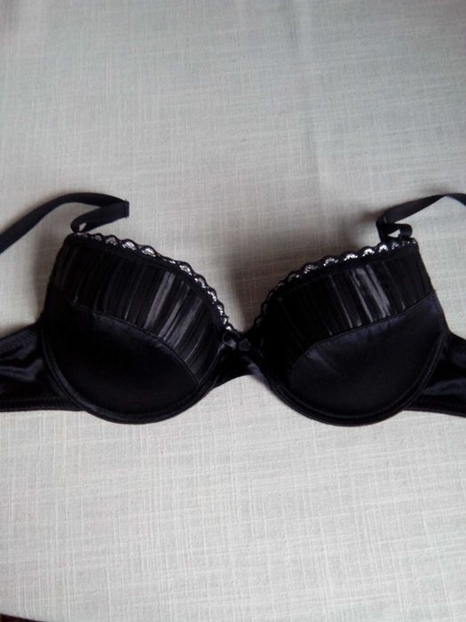 Czarny biustonosz, 75c, 34c, jak nowy