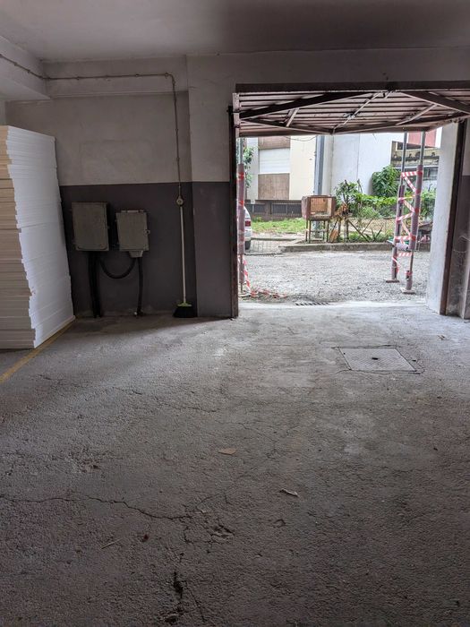 Garagem fechada em Gaia