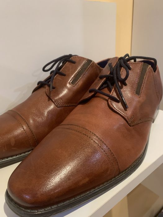 Нові  шкіряні чоловічі туфлі Bugatti