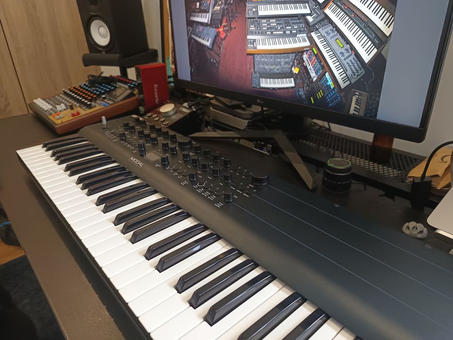 Roland VR-09 + Modal Argon 8X