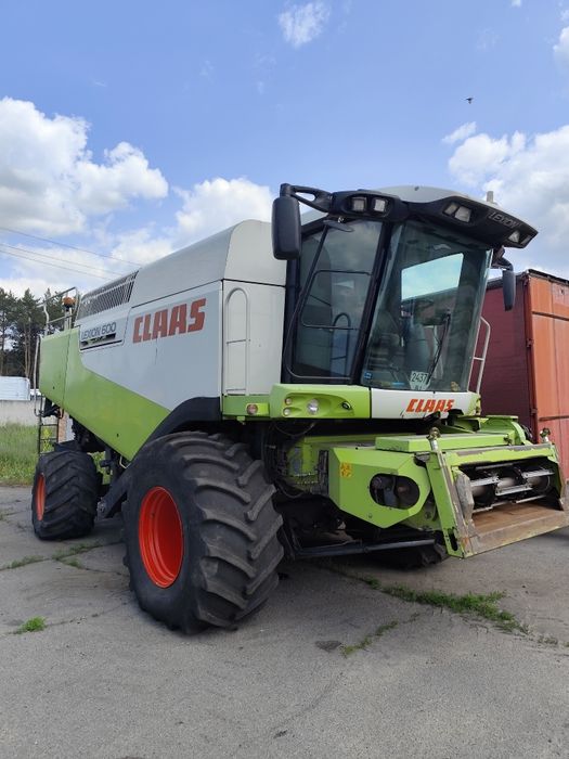 Продам комбайн та зернову жатку до нього.