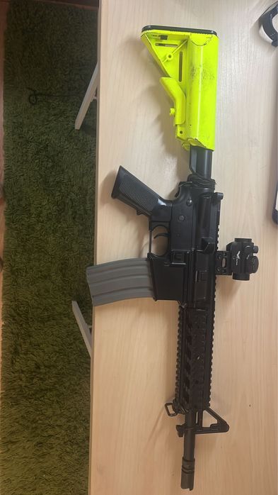 Vendo replica m4 com miraholografica