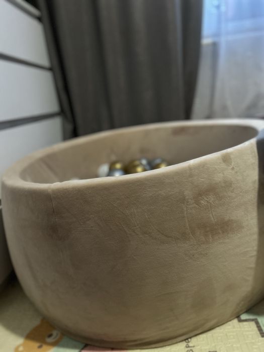 Сухий басейн з кульками