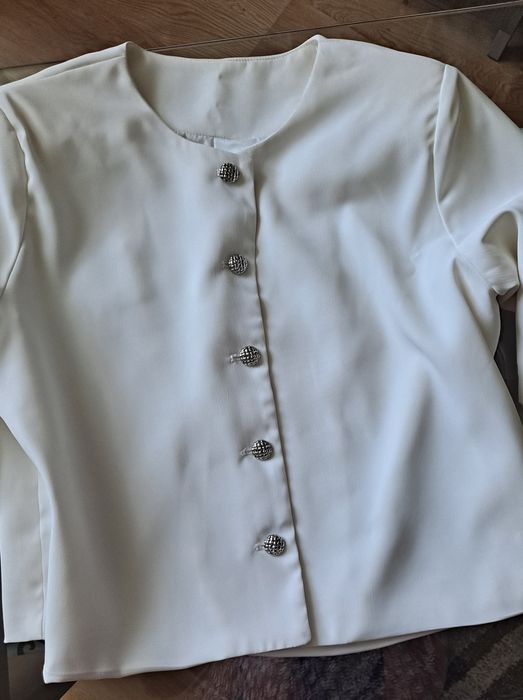 Biały żakiet damski