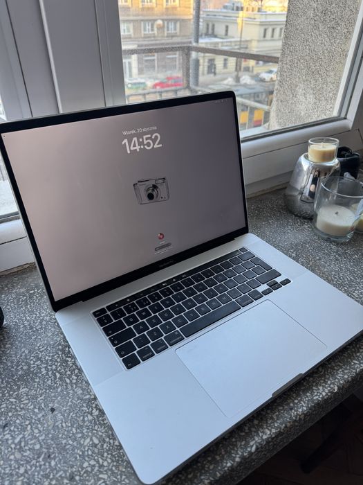 MacBook Pro 16’ (bez ładowarki)