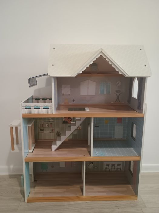 Domek dla lalek z wyposażeniem