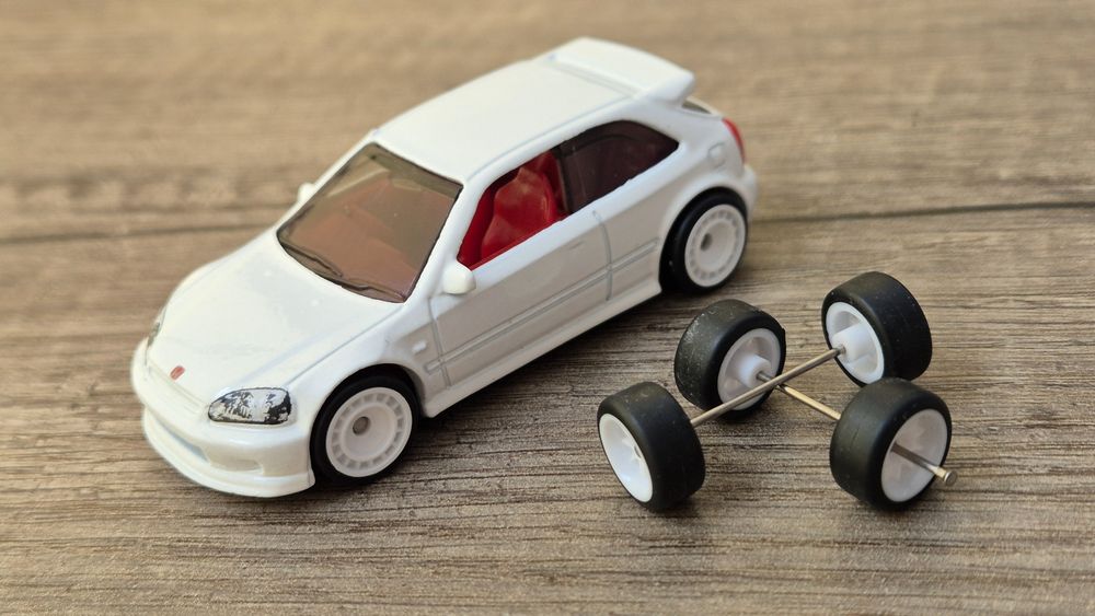 Hot Wheels Honda Civic Type R EK9 + 2 komplety kół custom
