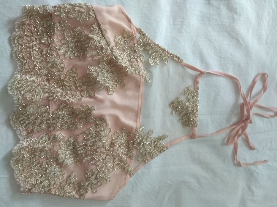 Śliczny crop top s.