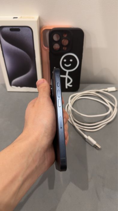 iPhone 15 Pro 89% kondycji baterii zestaw