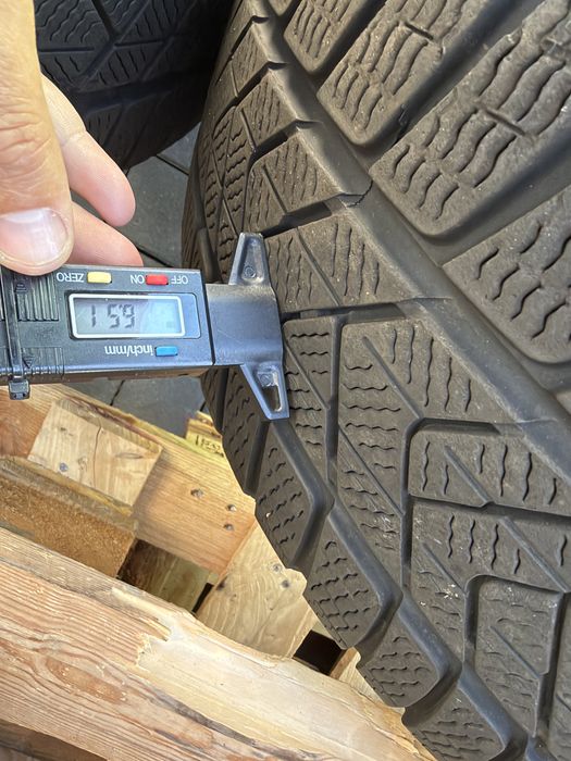 Диски колеса 18 R18 5 114,3 235 45 Pirelli зима  Тесла Tesla модель Model 3