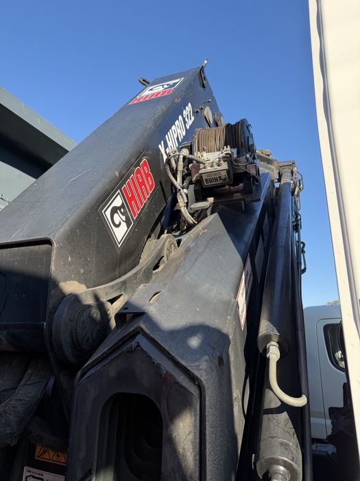 Man com grua hiab 322 e bascúla