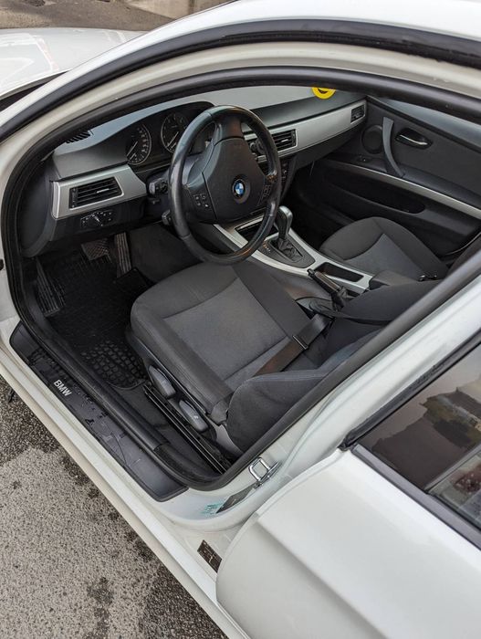 BMW Seria 3  320i automat