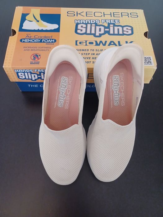 Skechers hand free slip-ins