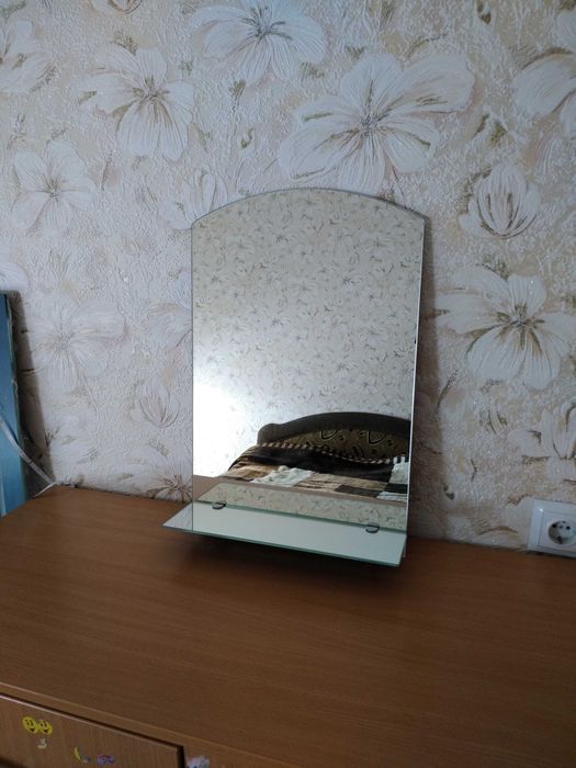 Зеркало с полочкой 40х60 см