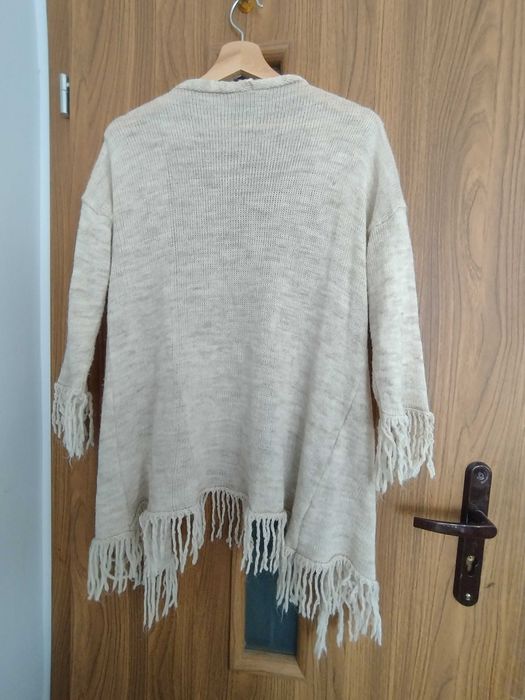 Kardigan narzutka z frędzlami  L