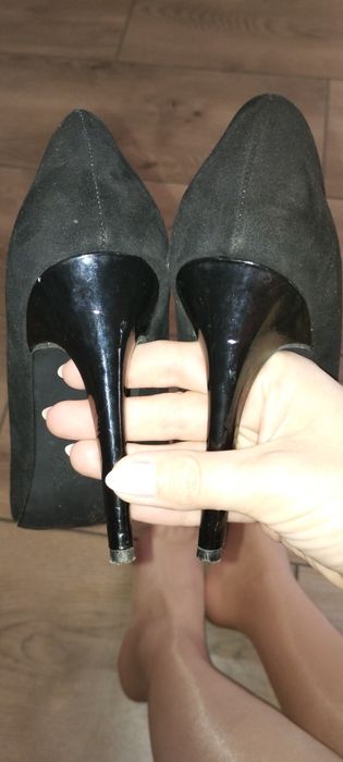 Czarne zamszowe szpilki