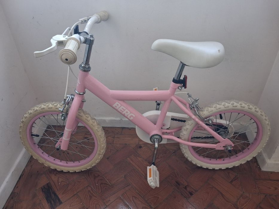 Bicicleta Infantil semi nova de 4 a 6 anos