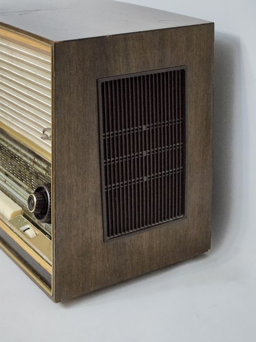 Rádio antigo reparado SABA