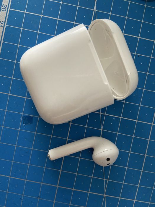 Навушник лівий Airpods з кейсом