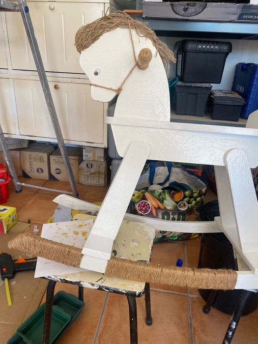 Cavalo baloiço de madeira (restaurado)