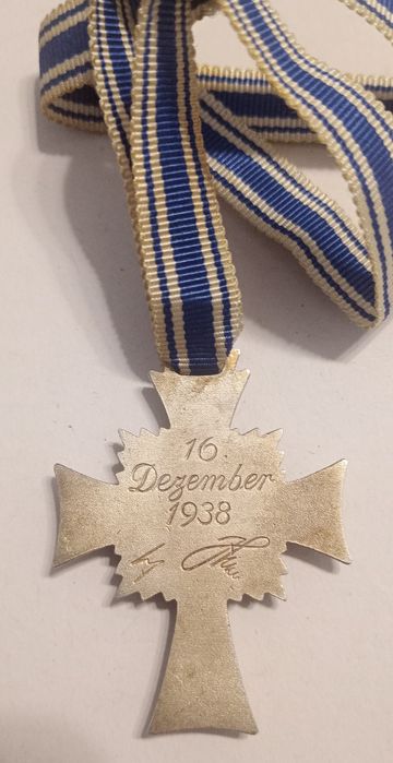 Militaria de Trincheira Cruz de mãe alemã em prata