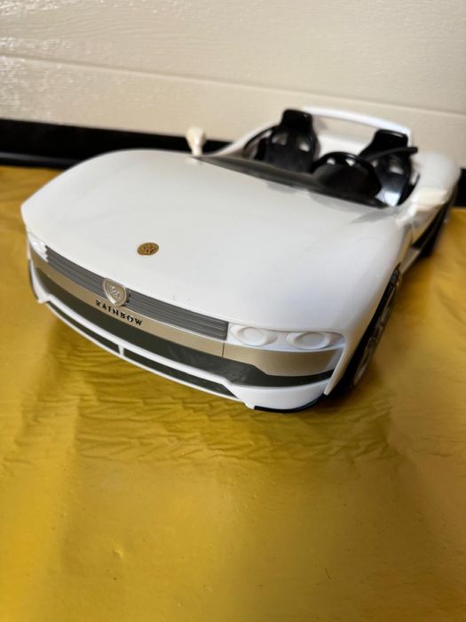 Samochód Rainbow High zmienia kolory!