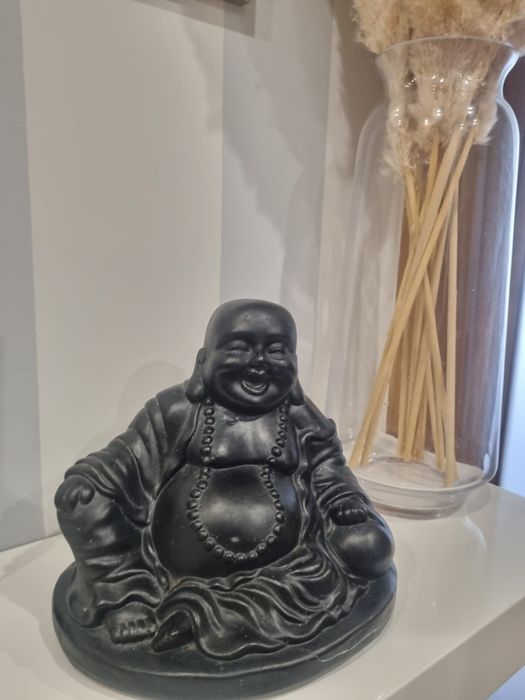 Estátua Buda em preto