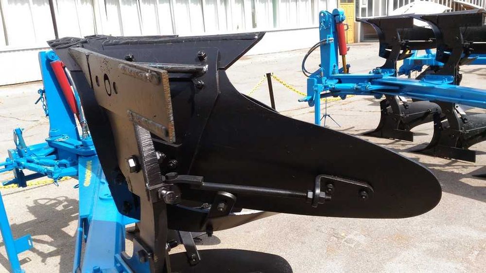 Плуг оборотный навесной ПОН-3 (2+1) для МТЗ-80, ХТЗ "Уманьфермаш"